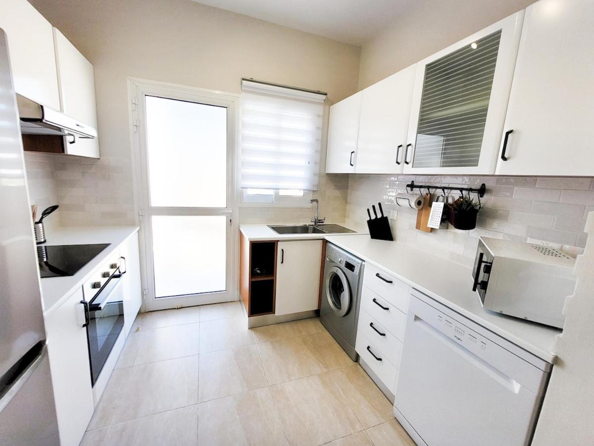 Large Comfortable 2 Bedroom 200mbps Wifi Apartment *