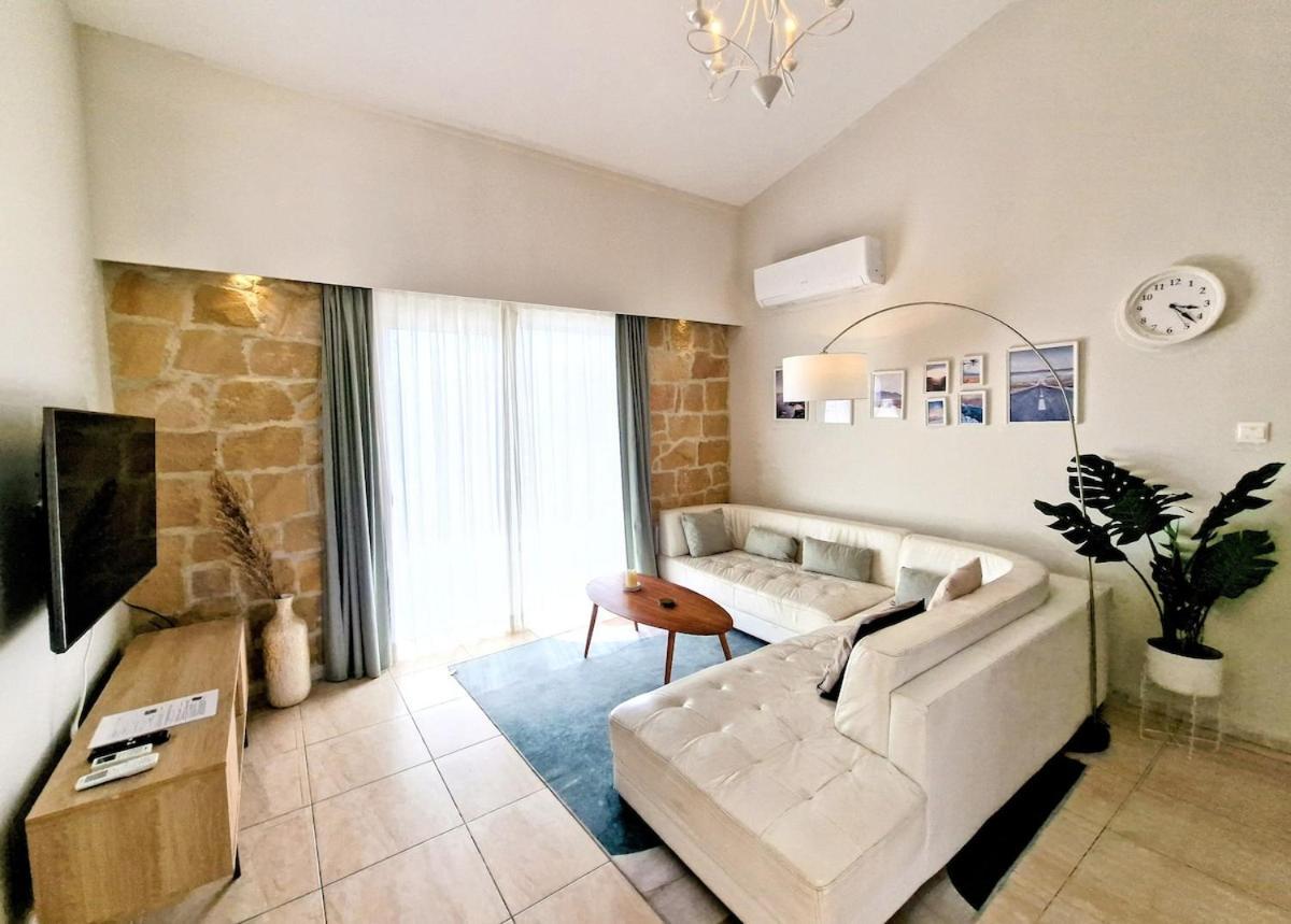 Large Comfortable 2 Bedroom 200mbps Wifi Apartment Paphos