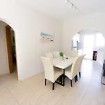 Large Comfortable 2 Bedroom Apartment 200Mbps Wifi